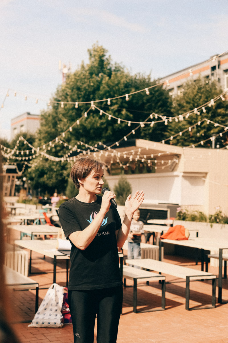 Нарисовать картину могут если не все, то большинство. А вот создать настоящий шедевр суждено не каждому. Но если очень хочется, то помочь с этой затеей могут иммерсивные художники. Один из арт-экспериментов они устроили и на прошедших выходных на территории гастромаркета «Рынок на Студеной».