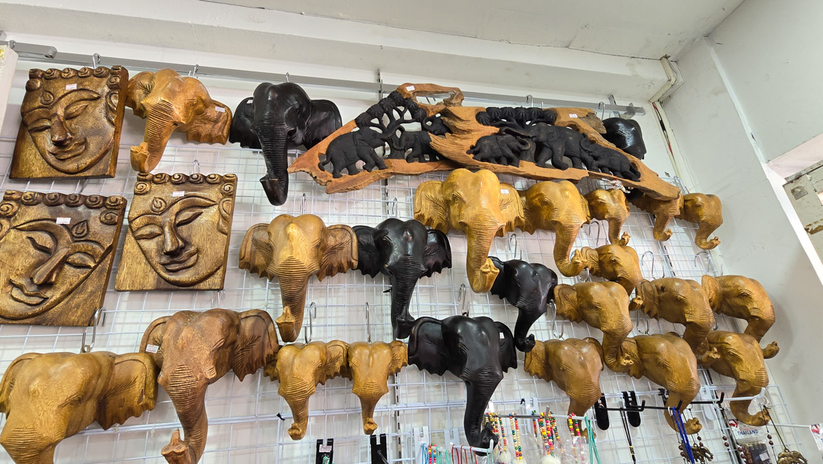 Сейчас бы на море! Чтобы белый песок, голубой океан, пальмы с кокосами и… кузнечики на обед?! Догадались, про какую страну речь? Правильно, мы о Таиланде, где недавно побывал владимирский турист Никита Овчинников-Коваринс. Молодой человек сполна насладился азиатской экзотикой, а полученными впечатлениями поделился с «Ключ-Медиа». Особенно относительно местной еды!