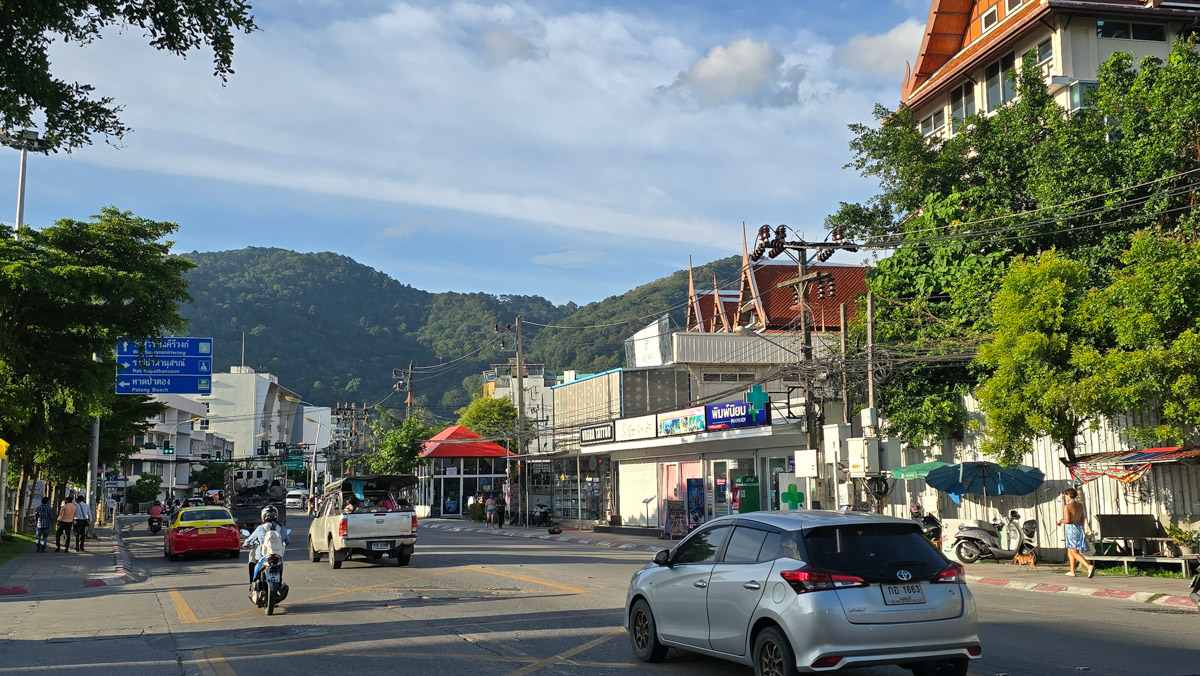 Сейчас бы на море! Чтобы белый песок, голубой океан, пальмы с кокосами и… кузнечики на обед?! Догадались, про какую страну речь? Правильно, мы о Таиланде, где недавно побывал владимирский турист Никита Овчинников-Коваринс. Молодой человек сполна насладился азиатской экзотикой, а полученными впечатлениями поделился с «Ключ-Медиа». Особенно относительно местной еды!