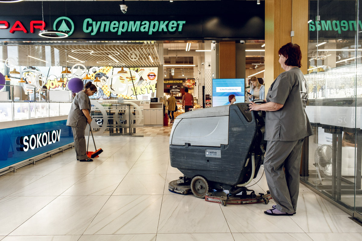 За последнюю четверть века представление россиян о лучшей работе резко изменилось. Всё большее количество наших соотечественников не хотят быть привязанными к одному месту работы десятки лет. Одна строчка в трудовой книжке уже не считается профессиональным достижением. Причем эта тенденция захватила и молодых, и граждан среднего возраста. Владимирская компания «Камелот» дает возможность попробовать силы в тех профессиях, которые не требуют долгой и упорной подготовки, а также неплохо оплачиваются.