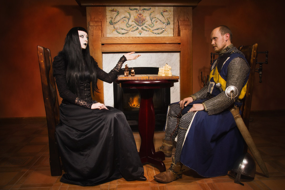 Владимиро-Суздальская земля хранит дух прошлого. Стены древних храмов и живописные просторы вдохновляют местных жителей на творческие проекты. Подхватив тренд, «Ключ-Медиа» собрал исторические и стилизованные фотоистории, погружающие зрителя в глубь веков.