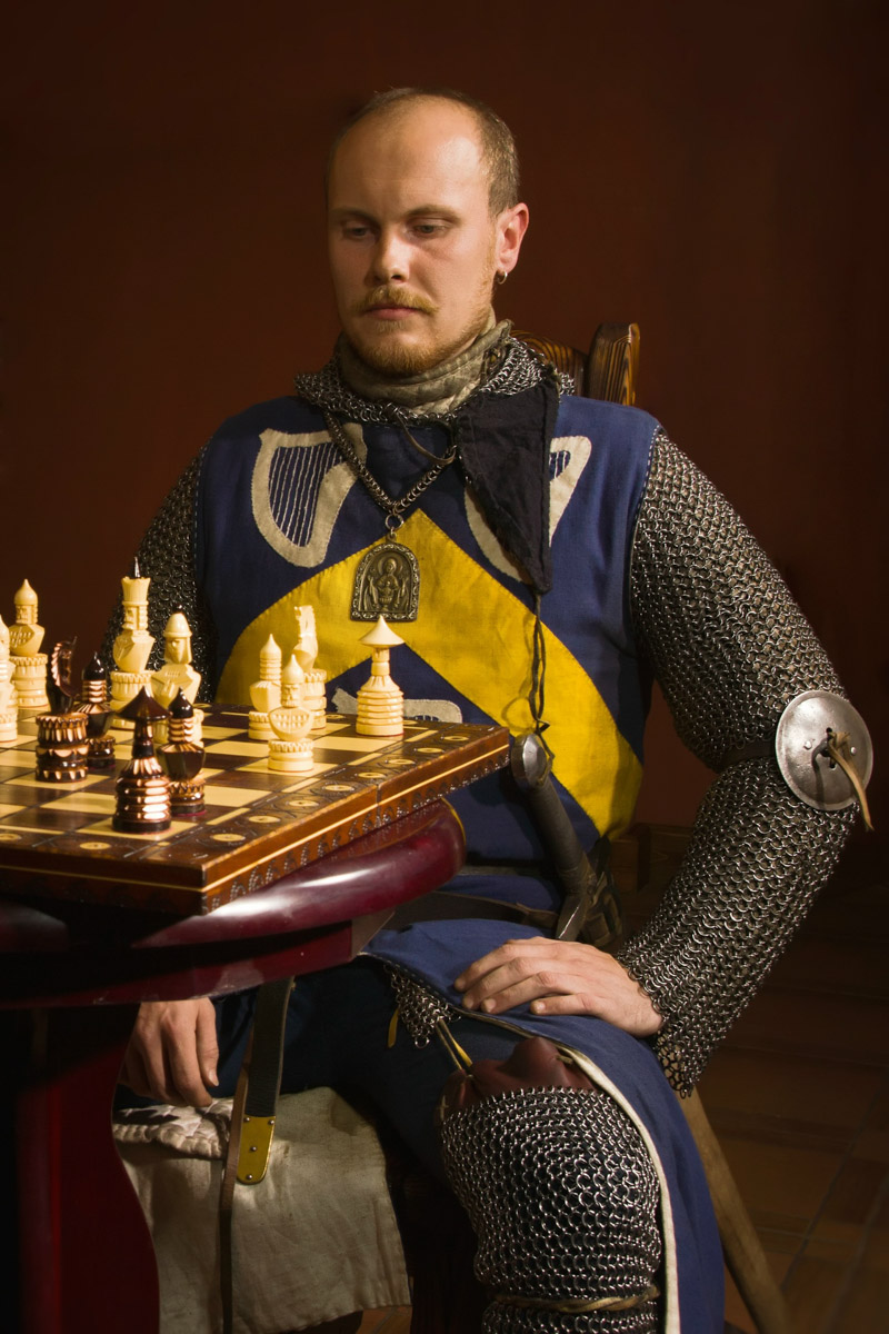 Владимиро-Суздальская земля хранит дух прошлого. Стены древних храмов и живописные просторы вдохновляют местных жителей на творческие проекты. Подхватив тренд, «Ключ-Медиа» собрал исторические и стилизованные фотоистории, погружающие зрителя в глубь веков.