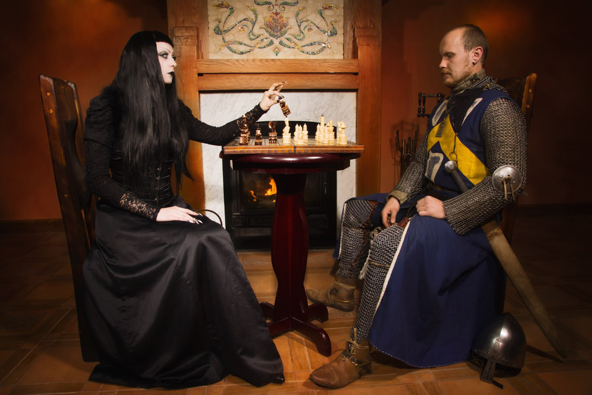 Владимиро-Суздальская земля хранит дух прошлого. Стены древних храмов и живописные просторы вдохновляют местных жителей на творческие проекты. Подхватив тренд, «Ключ-Медиа» собрал исторические и стилизованные фотоистории, погружающие зрителя в глубь веков.