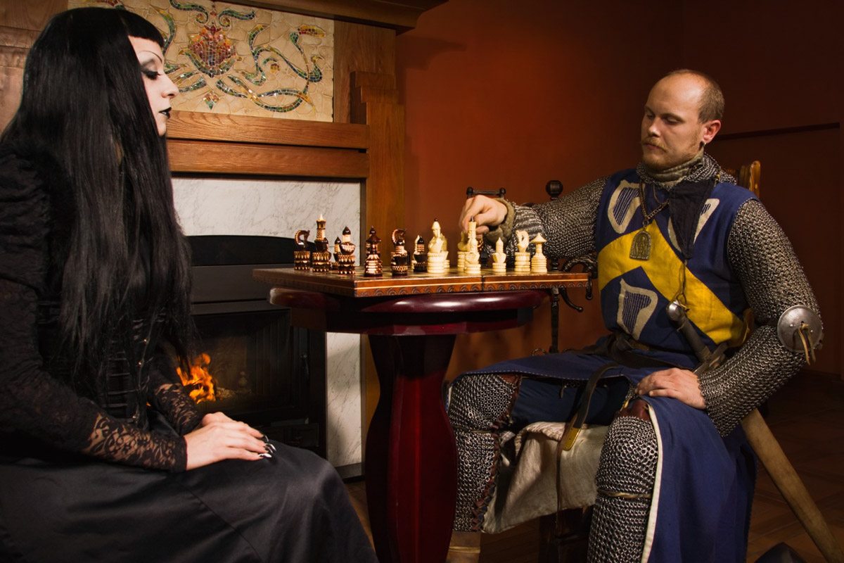 Владимиро-Суздальская земля хранит дух прошлого. Стены древних храмов и живописные просторы вдохновляют местных жителей на творческие проекты. Подхватив тренд, «Ключ-Медиа» собрал исторические и стилизованные фотоистории, погружающие зрителя в глубь веков.