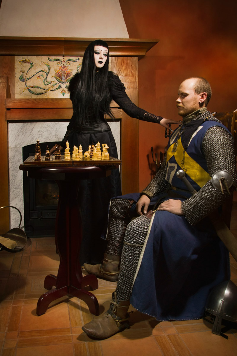 Владимиро-Суздальская земля хранит дух прошлого. Стены древних храмов и живописные просторы вдохновляют местных жителей на творческие проекты. Подхватив тренд, «Ключ-Медиа» собрал исторические и стилизованные фотоистории, погружающие зрителя в глубь веков.