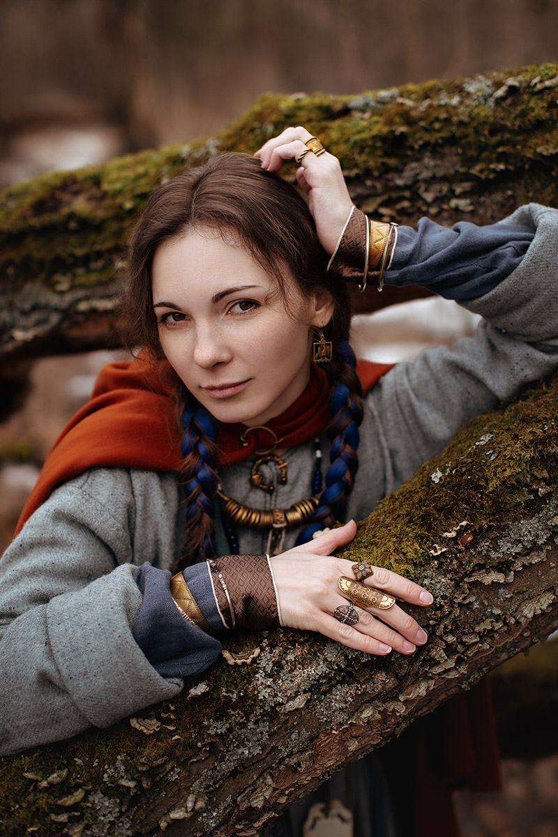 Владимиро-Суздальская земля хранит дух прошлого. Стены древних храмов и живописные просторы вдохновляют местных жителей на творческие проекты. Подхватив тренд, «Ключ-Медиа» собрал исторические и стилизованные фотоистории, погружающие зрителя в глубь веков.