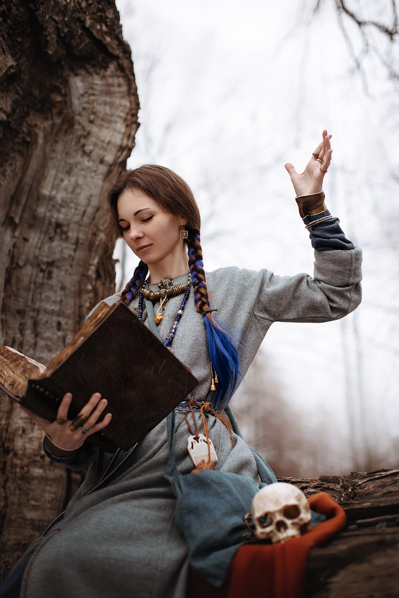 Владимиро-Суздальская земля хранит дух прошлого. Стены древних храмов и живописные просторы вдохновляют местных жителей на творческие проекты. Подхватив тренд, «Ключ-Медиа» собрал исторические и стилизованные фотоистории, погружающие зрителя в глубь веков.