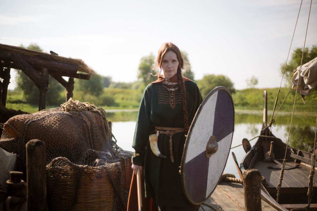 Владимиро-Суздальская земля хранит дух прошлого. Стены древних храмов и живописные просторы вдохновляют местных жителей на творческие проекты. Подхватив тренд, «Ключ-Медиа» собрал исторические и стилизованные фотоистории, погружающие зрителя в глубь веков.