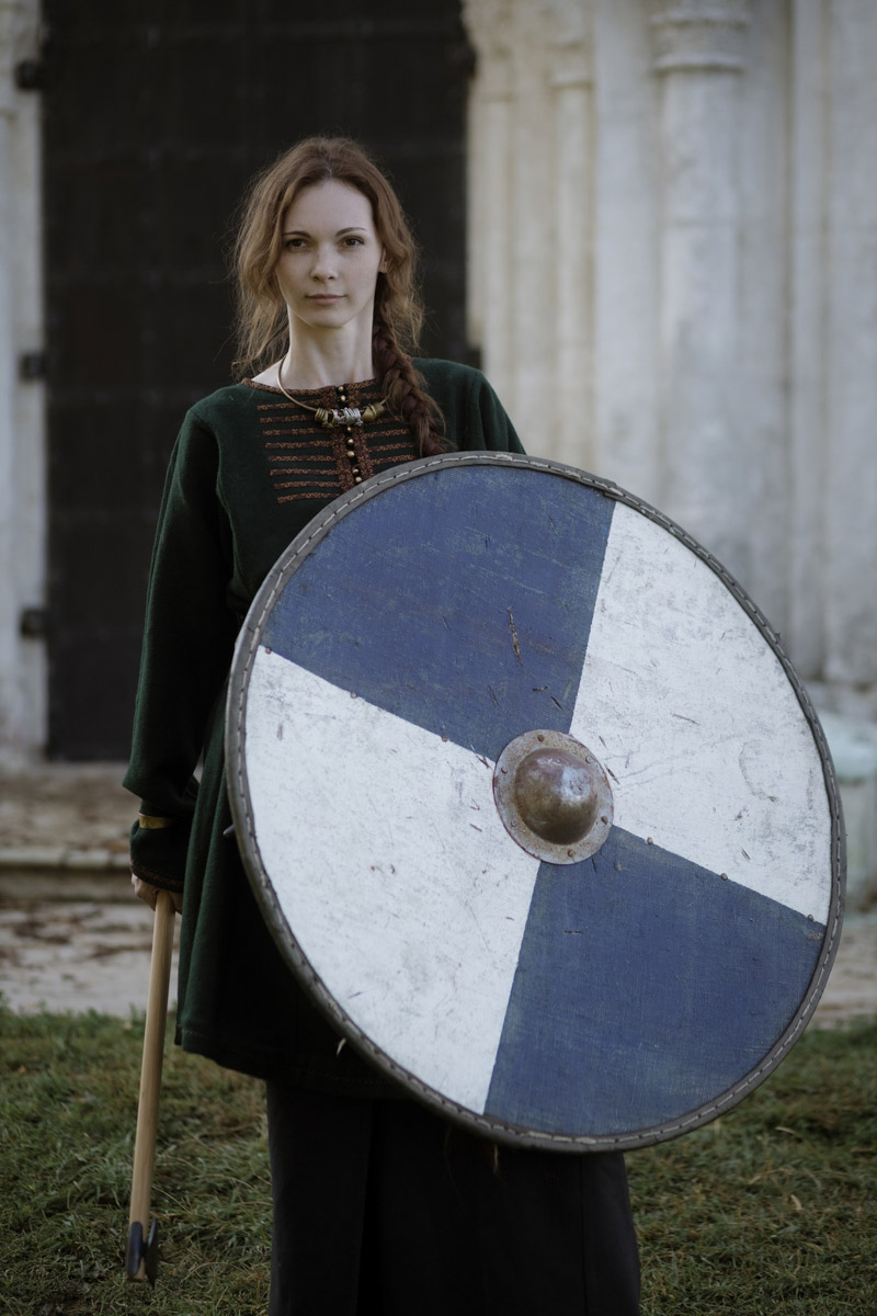 Владимиро-Суздальская земля хранит дух прошлого. Стены древних храмов и живописные просторы вдохновляют местных жителей на творческие проекты. Подхватив тренд, «Ключ-Медиа» собрал исторические и стилизованные фотоистории, погружающие зрителя в глубь веков.