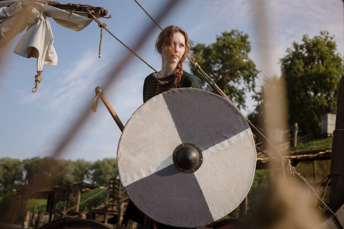 Владимиро-Суздальская земля хранит дух прошлого. Стены древних храмов и живописные просторы вдохновляют местных жителей на творческие проекты. Подхватив тренд, «Ключ-Медиа» собрал исторические и стилизованные фотоистории, погружающие зрителя в глубь веков.