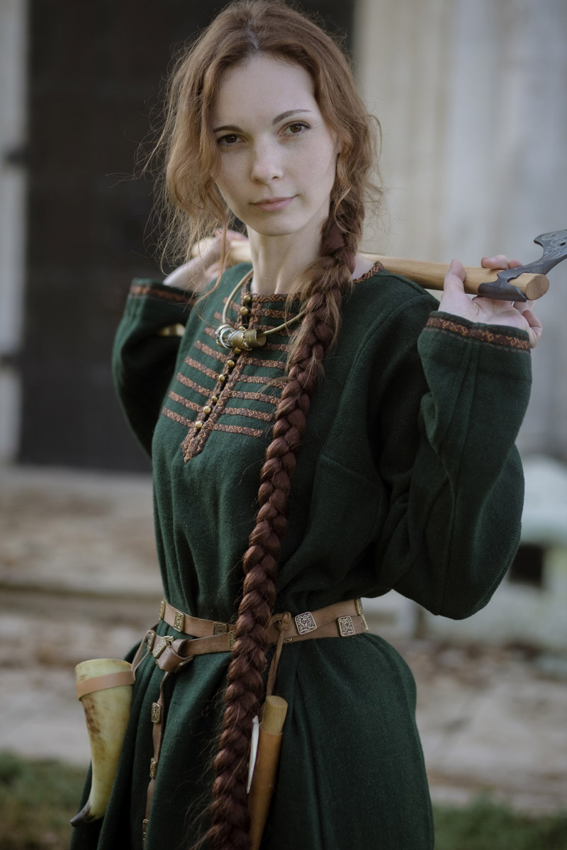 Владимиро-Суздальская земля хранит дух прошлого. Стены древних храмов и живописные просторы вдохновляют местных жителей на творческие проекты. Подхватив тренд, «Ключ-Медиа» собрал исторические и стилизованные фотоистории, погружающие зрителя в глубь веков.