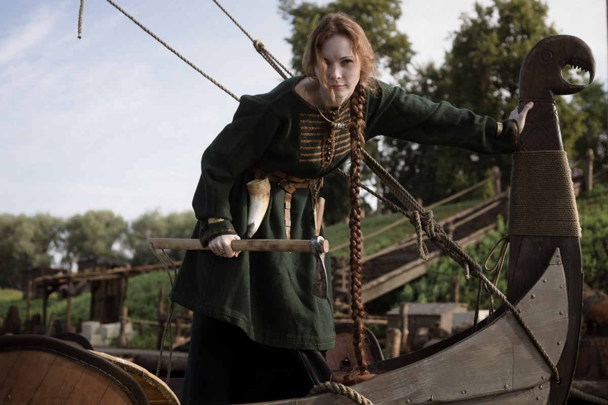 Владимиро-Суздальская земля хранит дух прошлого. Стены древних храмов и живописные просторы вдохновляют местных жителей на творческие проекты. Подхватив тренд, «Ключ-Медиа» собрал исторические и стилизованные фотоистории, погружающие зрителя в глубь веков.