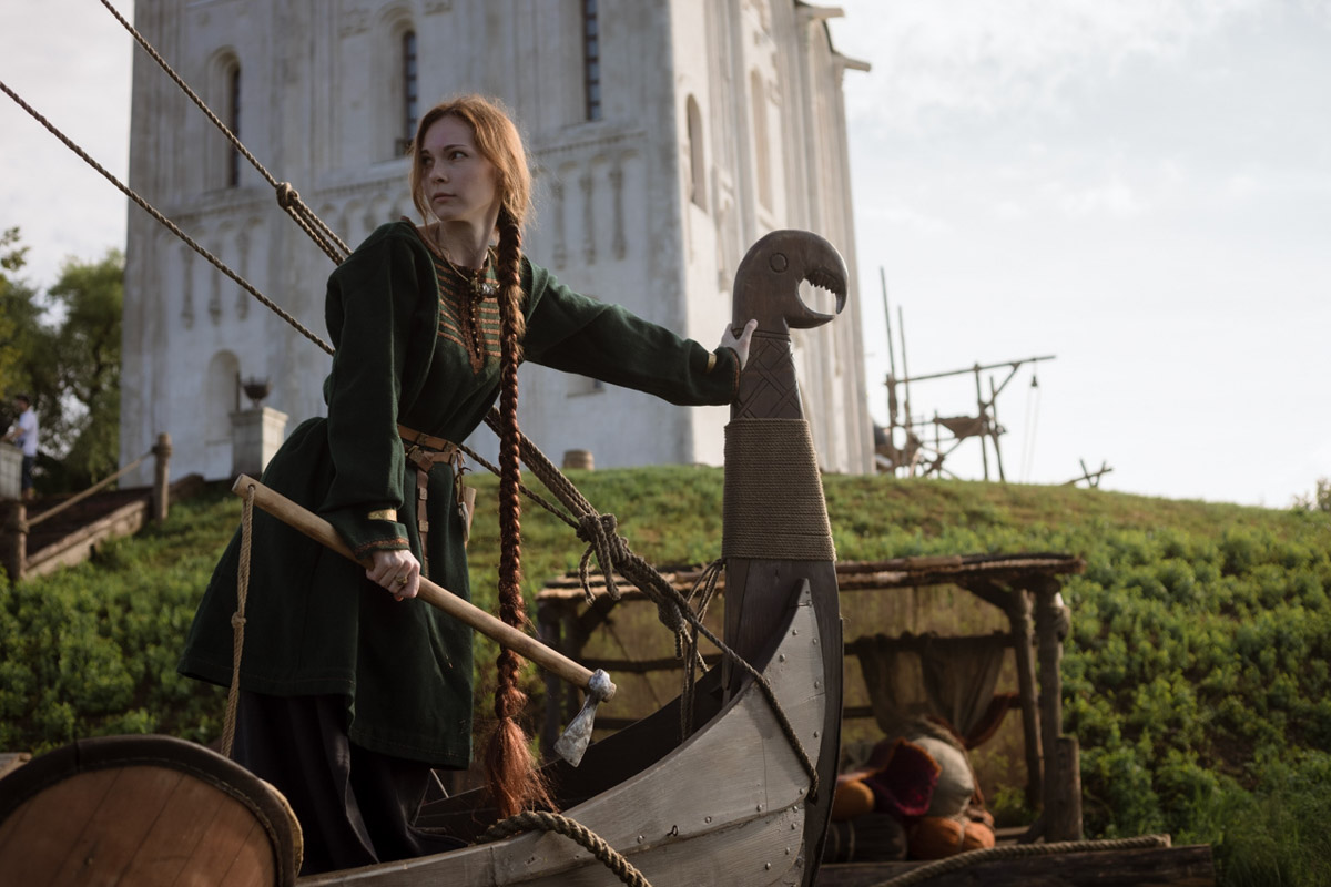 Владимиро-Суздальская земля хранит дух прошлого. Стены древних храмов и живописные просторы вдохновляют местных жителей на творческие проекты. Подхватив тренд, «Ключ-Медиа» собрал исторические и стилизованные фотоистории, погружающие зрителя в глубь веков.