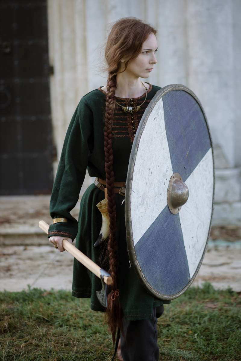 Владимиро-Суздальская земля хранит дух прошлого. Стены древних храмов и живописные просторы вдохновляют местных жителей на творческие проекты. Подхватив тренд, «Ключ-Медиа» собрал исторические и стилизованные фотоистории, погружающие зрителя в глубь веков.