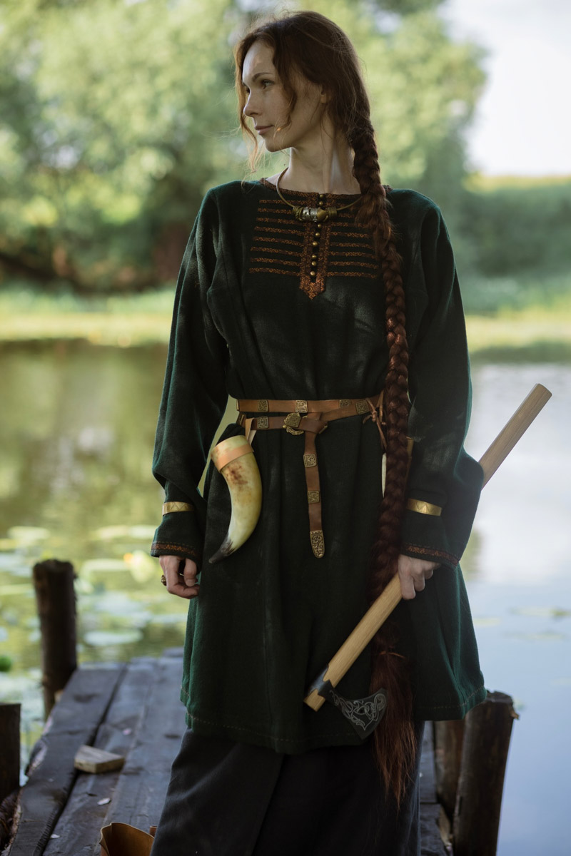 Владимиро-Суздальская земля хранит дух прошлого. Стены древних храмов и живописные просторы вдохновляют местных жителей на творческие проекты. Подхватив тренд, «Ключ-Медиа» собрал исторические и стилизованные фотоистории, погружающие зрителя в глубь веков.