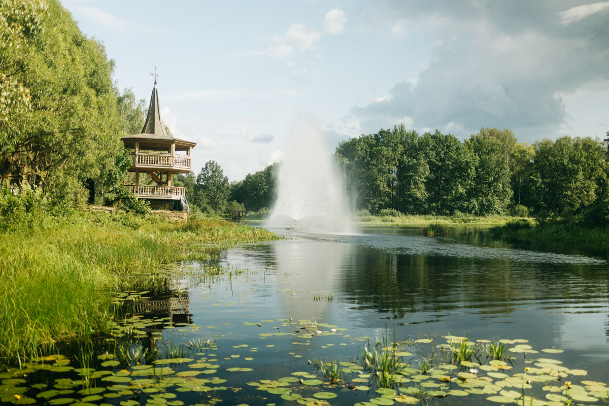 Некогда заброшенная турбаза «Крутояк» в Собинском районе обрела второе дыхание! Совсем недавно там прошел фестиваль «Круто», который посетило немало известных личностей. Кто именно? Сейчас расскажем.