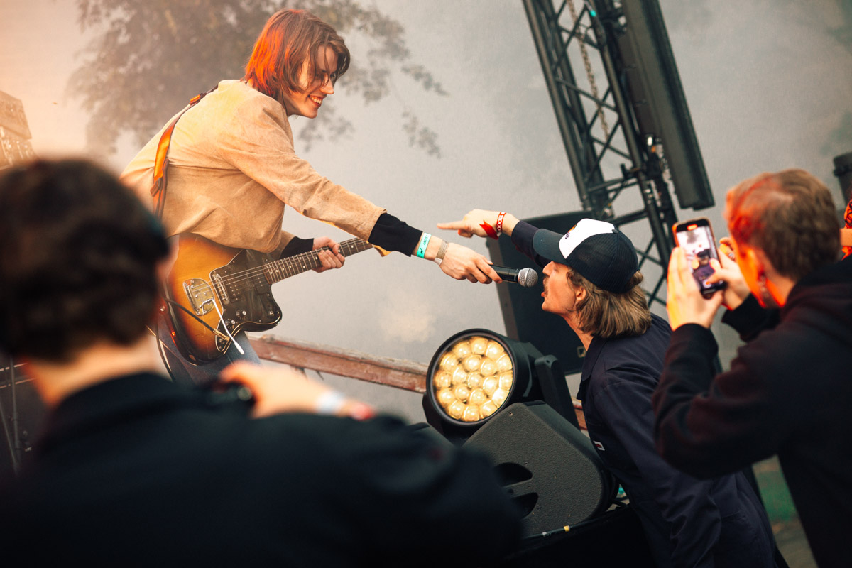 Некогда заброшенная турбаза «Крутояк» в Собинском районе обрела второе дыхание! Совсем недавно там прошел фестиваль «Круто», который посетило немало известных личностей. Кто именно? Сейчас расскажем.