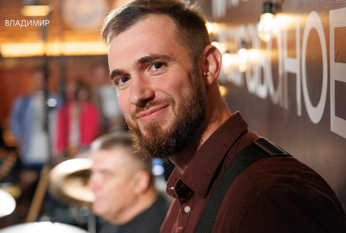 В Коврове выступит рок-группа «Сурганова и оркестр», во Владимире комик Сергей Орлов будет шутить о жизни, переходном возрасте и мелочах, которые знакомы каждому. Ну а ближе к выходным легенды 90-х из «Кар-Мэн» буквально «взорвут» сцену в Суздале, возвращая энергию молодости.