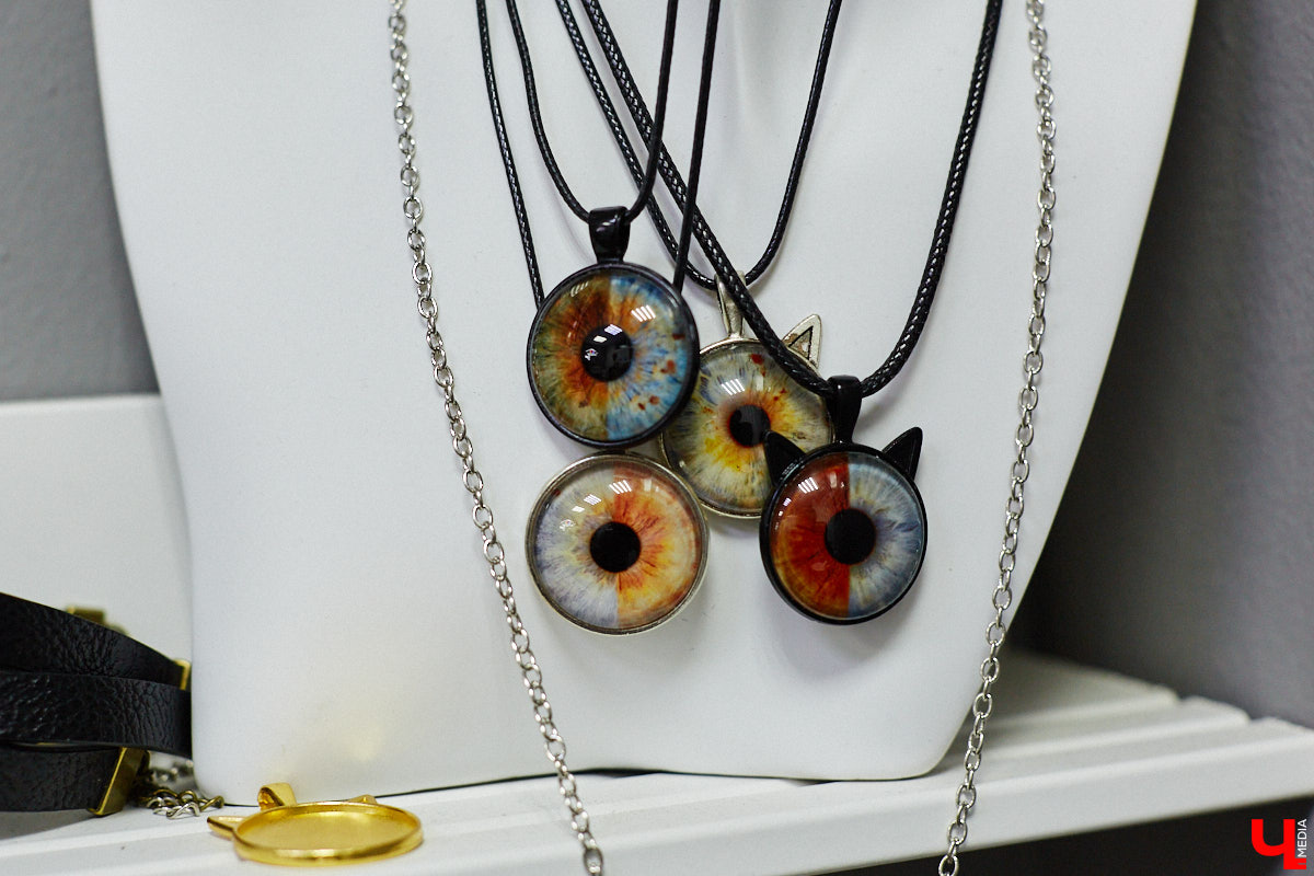 Красота в глазах смотрящего. Эту фразу можно интерпретировать по-разному. Например, местные ребята Елизавета Захарова и Владимир Фролов предпочитают заглядывать в окна души и фотографировать личные вселенные.