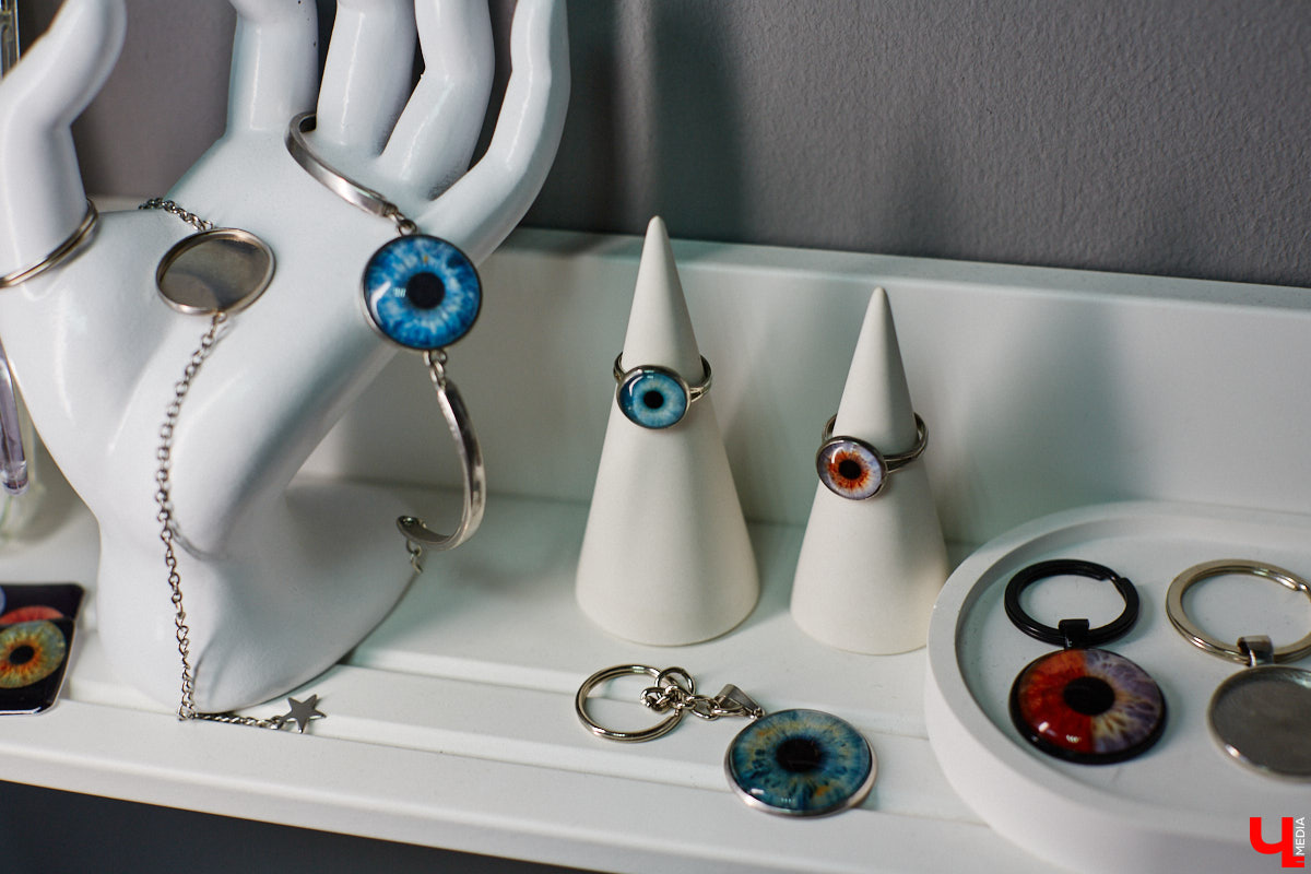 Красота в глазах смотрящего. Эту фразу можно интерпретировать по-разному. Например, местные ребята Елизавета Захарова и Владимир Фролов предпочитают заглядывать в окна души и фотографировать личные вселенные.