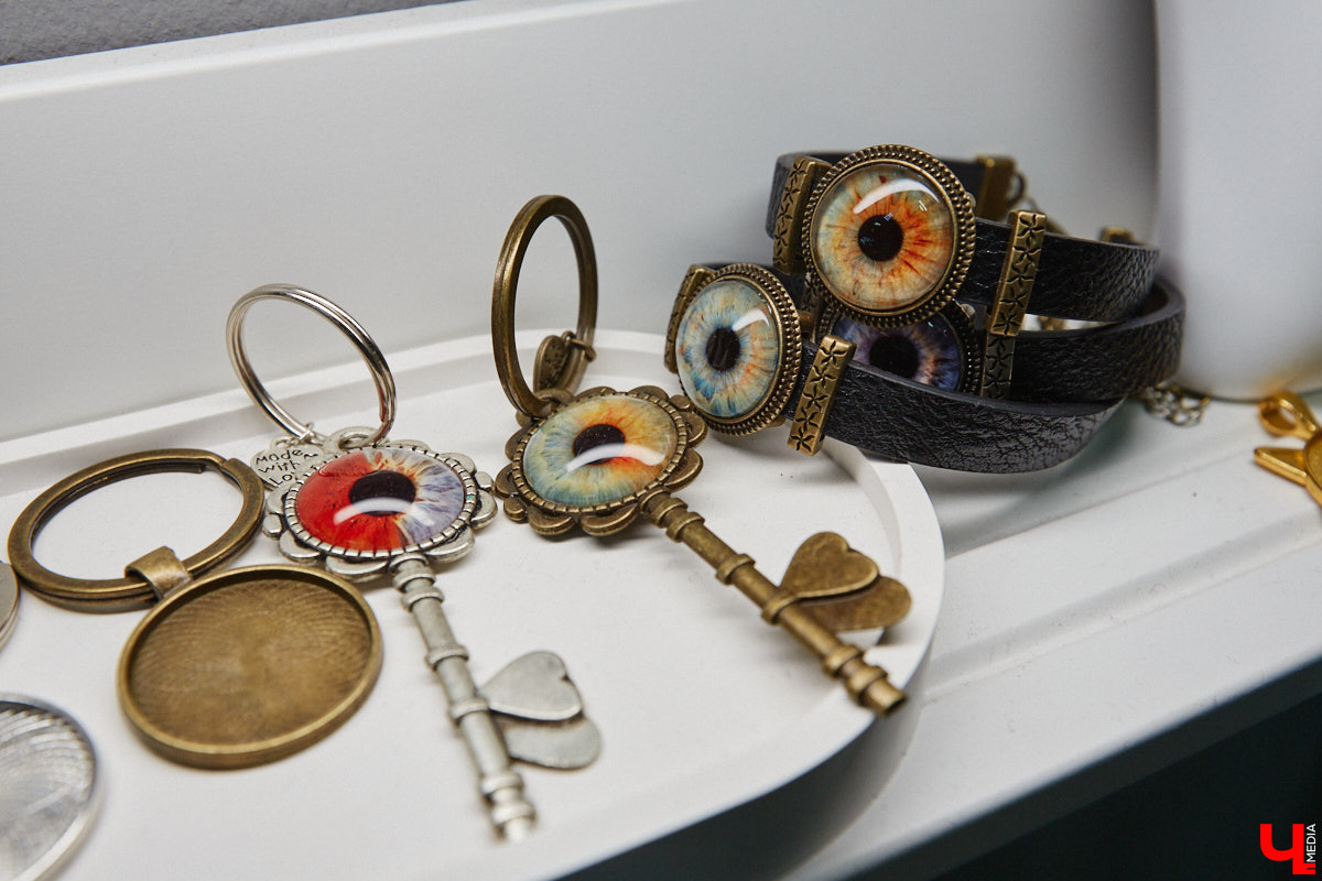 Красота в глазах смотрящего. Эту фразу можно интерпретировать по-разному. Например, местные ребята Елизавета Захарова и Владимир Фролов предпочитают заглядывать в окна души и фотографировать личные вселенные.