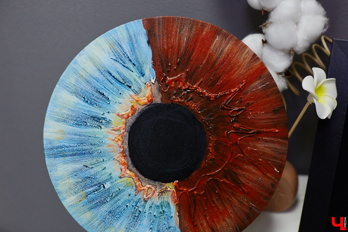 Красота в глазах смотрящего. Эту фразу можно интерпретировать по-разному. Например, местные ребята Елизавета Захарова и Владимир Фролов предпочитают заглядывать в окна души и фотографировать личные вселенные.