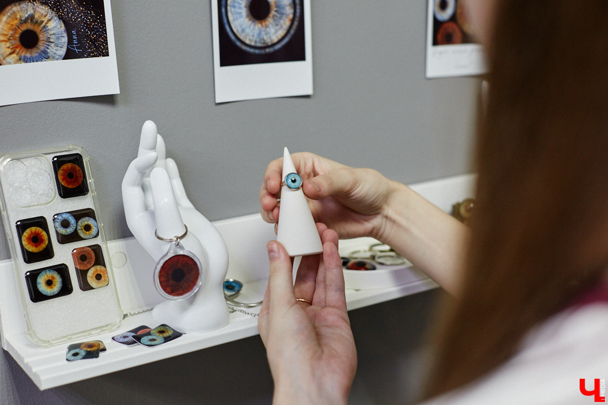 Красота в глазах смотрящего. Эту фразу можно интерпретировать по-разному. Например, местные ребята Елизавета Захарова и Владимир Фролов предпочитают заглядывать в окна души и фотографировать личные вселенные.