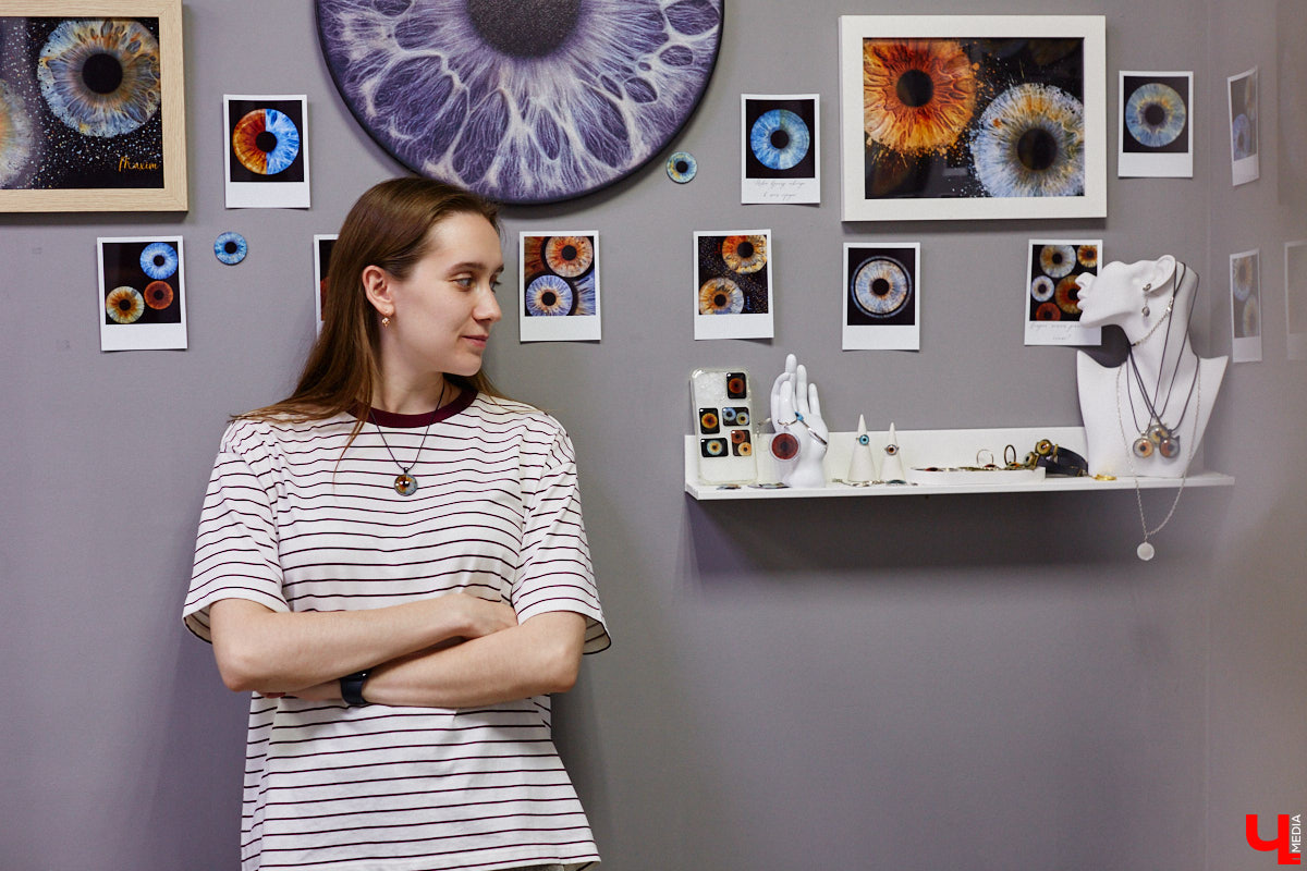 Красота в глазах смотрящего. Эту фразу можно интерпретировать по-разному. Например, местные ребята Елизавета Захарова и Владимир Фролов предпочитают заглядывать в окна души и фотографировать личные вселенные.