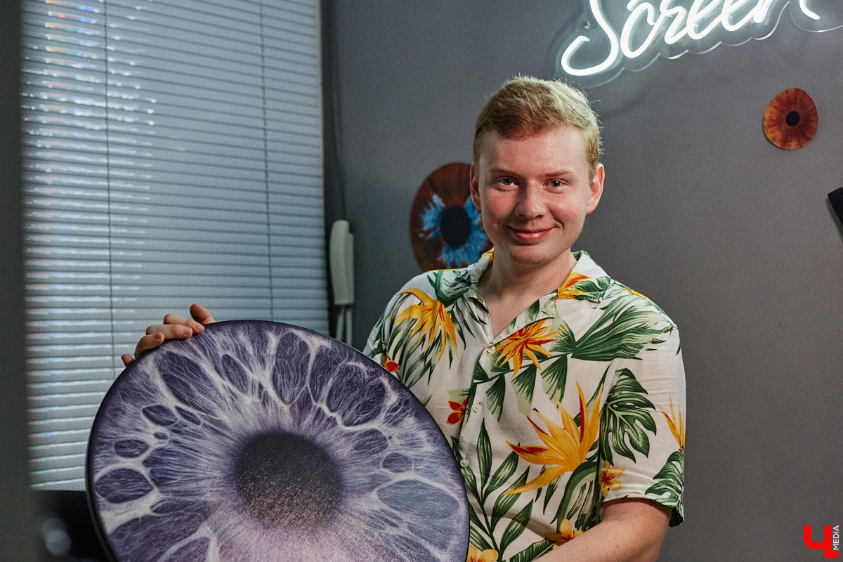 Красота в глазах смотрящего. Эту фразу можно интерпретировать по-разному. Например, местные ребята Елизавета Захарова и Владимир Фролов предпочитают заглядывать в окна души и фотографировать личные вселенные.