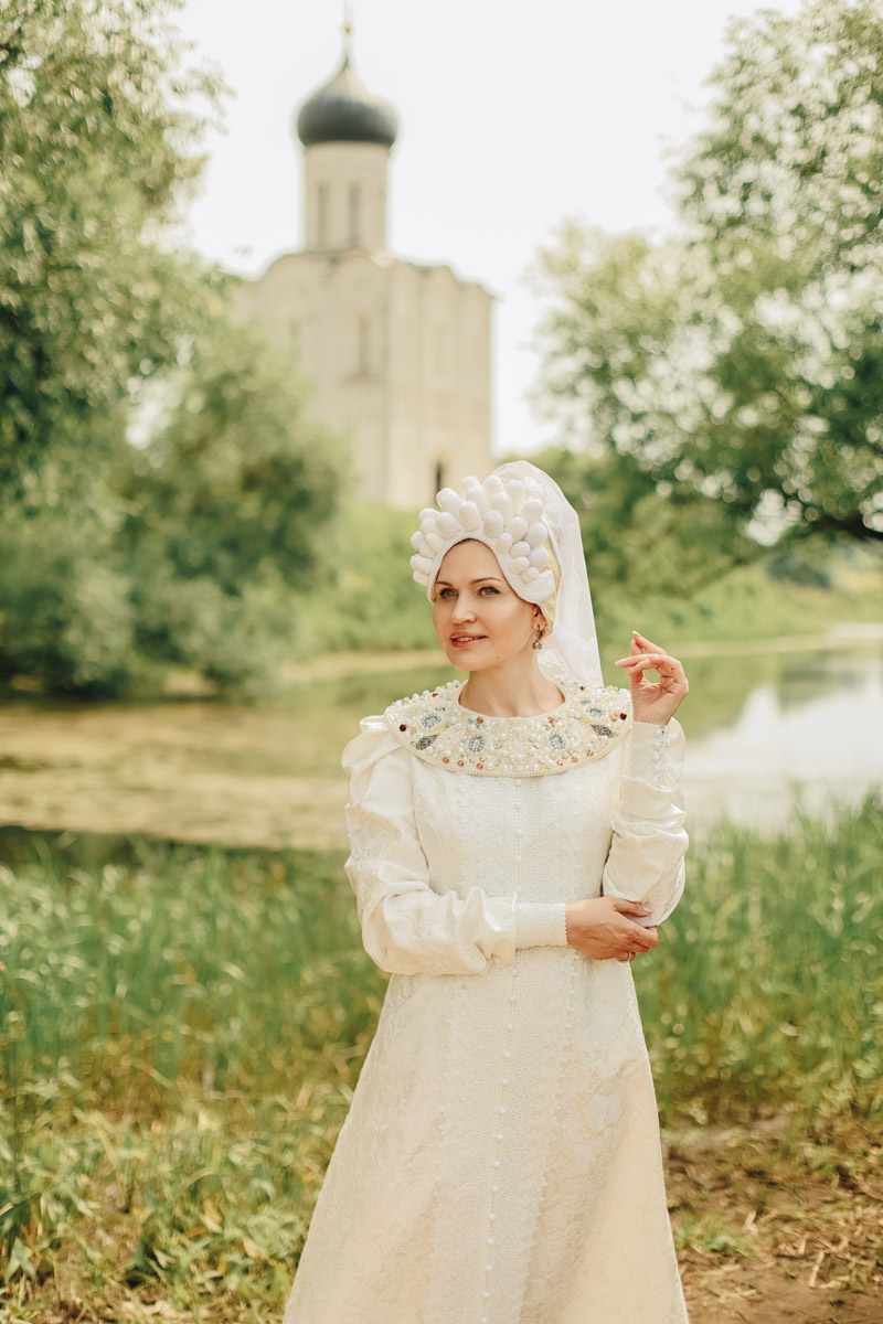 Писатель и ученый Жанна Андриевская посещает наш регион не первый раз. Визиты эти не туристического характера. В результате первой поездки она выпустила книгу «Мифы и легенды Древней Руси», а после посещения региона летом 2025-го написала научные статьи и очерки, вошедшие в рукопись «Душа народа: истоки русской самобытности».