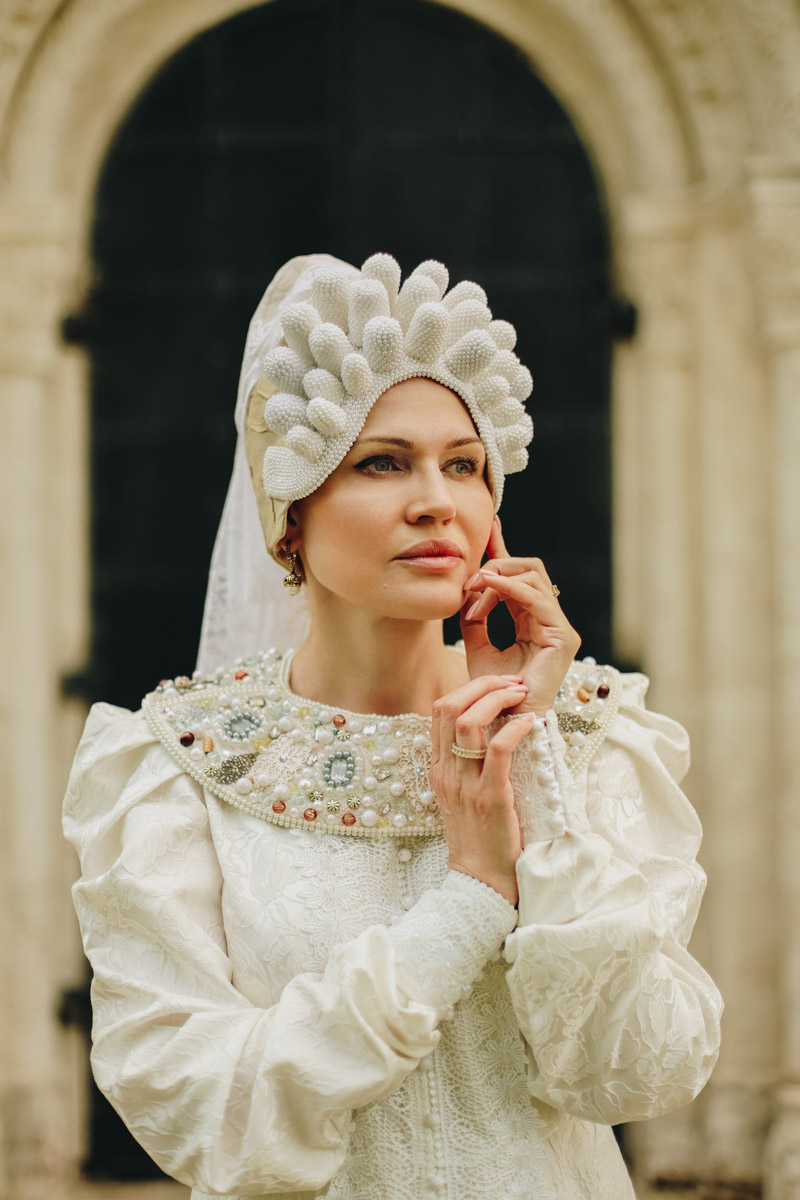 Писатель и ученый Жанна Андриевская посещает наш регион не первый раз. Визиты эти не туристического характера. В результате первой поездки она выпустила книгу «Мифы и легенды Древней Руси», а после посещения региона летом 2025-го написала научные статьи и очерки, вошедшие в рукопись «Душа народа: истоки русской самобытности».