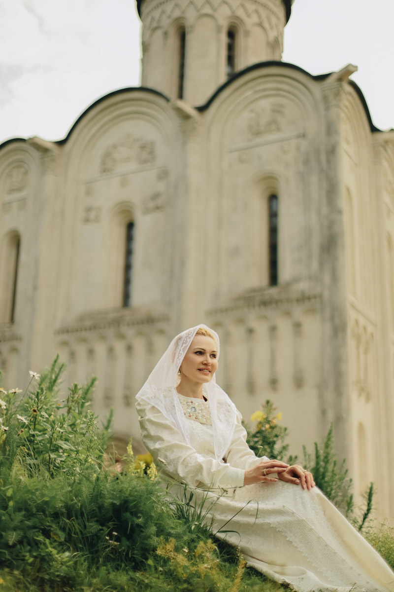 Писатель и ученый Жанна Андриевская посещает наш регион не первый раз. Визиты эти не туристического характера. В результате первой поездки она выпустила книгу «Мифы и легенды Древней Руси», а после посещения региона летом 2025-го написала научные статьи и очерки, вошедшие в рукопись «Душа народа: истоки русской самобытности».