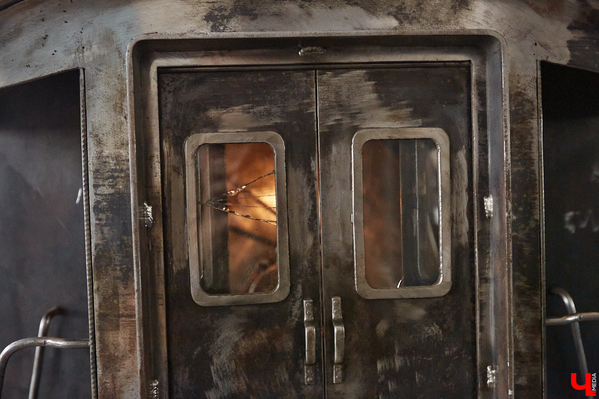 Частная коллекция семьи Жаровых        — весомая причина навестить город-музей. После открытия экспозиция насчитывала более двух тысяч объектов, сейчас собрание заметно выросло. В        нем уникальная техника, коляски, даже паровоз. «Ключ-Медиа» первым увидел новинку и        узнал, когда аналогичный локомотив будет курсировать между Суздалем и        Владимиром.