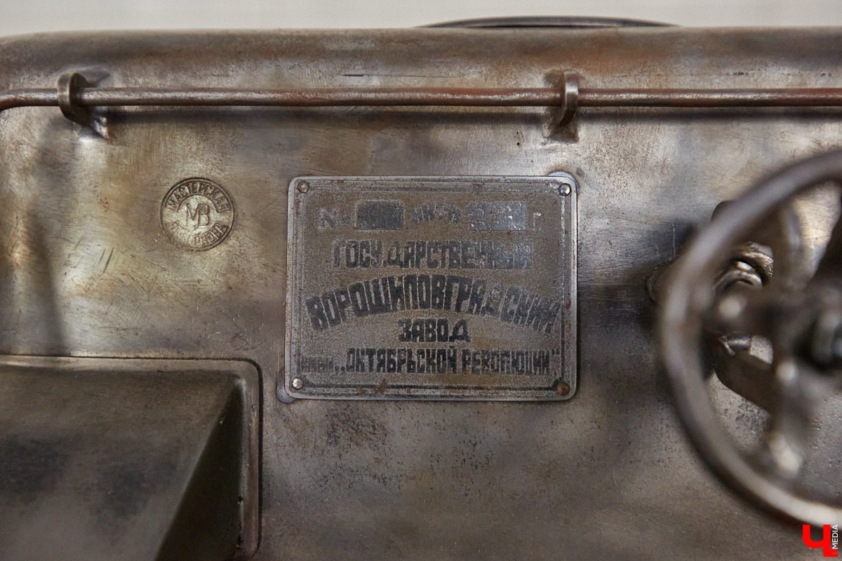 Частная коллекция семьи Жаровых        — весомая причина навестить город-музей. После открытия экспозиция насчитывала более двух тысяч объектов, сейчас собрание заметно выросло. В        нем уникальная техника, коляски, даже паровоз. «Ключ-Медиа» первым увидел новинку и        узнал, когда аналогичный локомотив будет курсировать между Суздалем и        Владимиром.