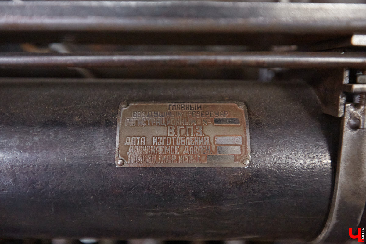 Частная коллекция семьи Жаровых        — весомая причина навестить город-музей. После открытия экспозиция насчитывала более двух тысяч объектов, сейчас собрание заметно выросло. В        нем уникальная техника, коляски, даже паровоз. «Ключ-Медиа» первым увидел новинку и        узнал, когда аналогичный локомотив будет курсировать между Суздалем и        Владимиром.