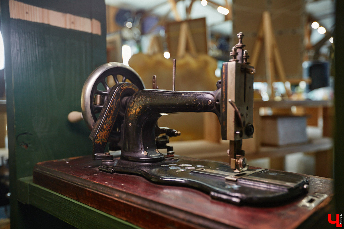 Частная коллекция семьи Жаровых        — весомая причина навестить город-музей. После открытия экспозиция насчитывала более двух тысяч объектов, сейчас собрание заметно выросло. В        нем уникальная техника, коляски, даже паровоз. «Ключ-Медиа» первым увидел новинку и        узнал, когда аналогичный локомотив будет курсировать между Суздалем и        Владимиром.