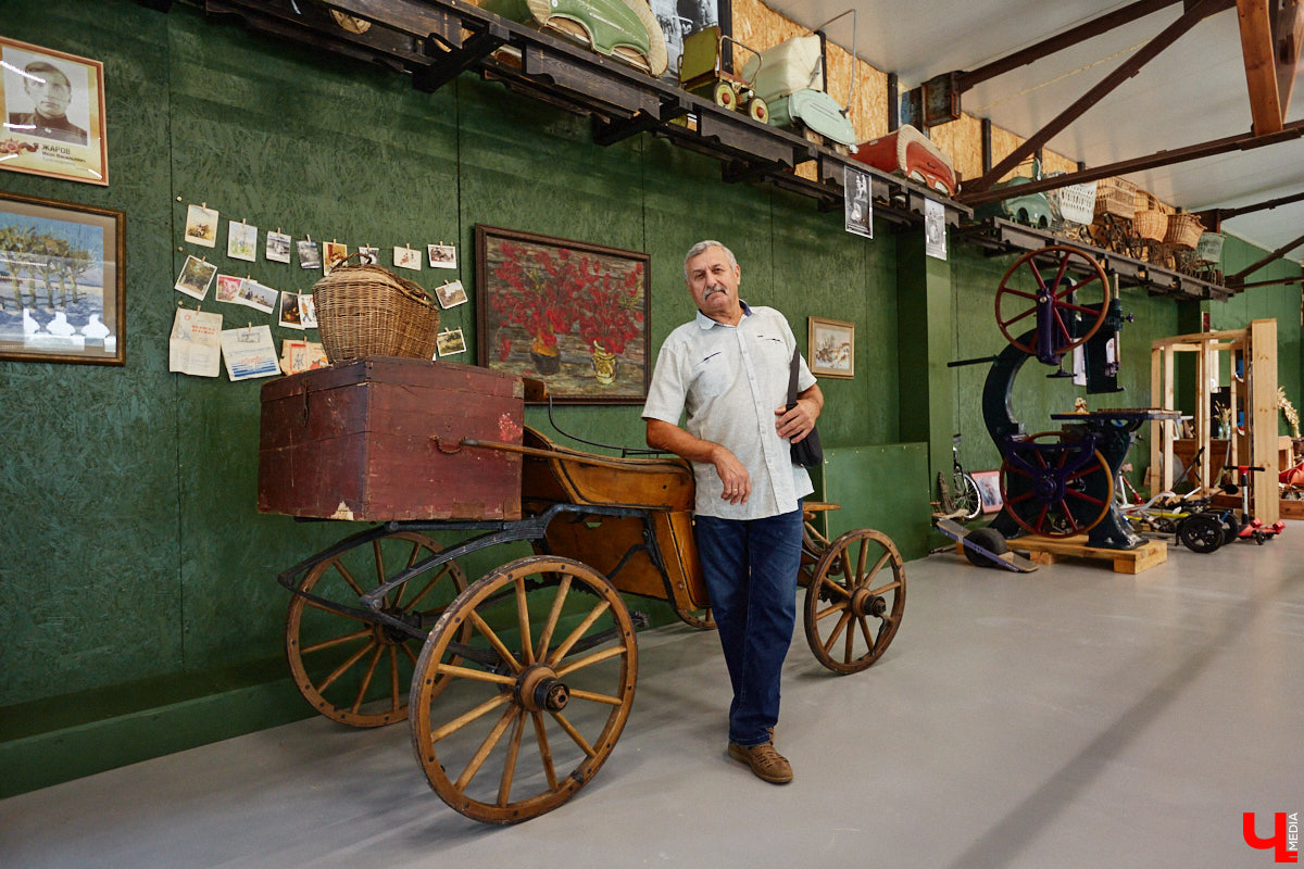 Частная коллекция семьи Жаровых        — весомая причина навестить город-музей. После открытия экспозиция насчитывала более двух тысяч объектов, сейчас собрание заметно выросло. В        нем уникальная техника, коляски, даже паровоз. «Ключ-Медиа» первым увидел новинку и        узнал, когда аналогичный локомотив будет курсировать между Суздалем и        Владимиром.