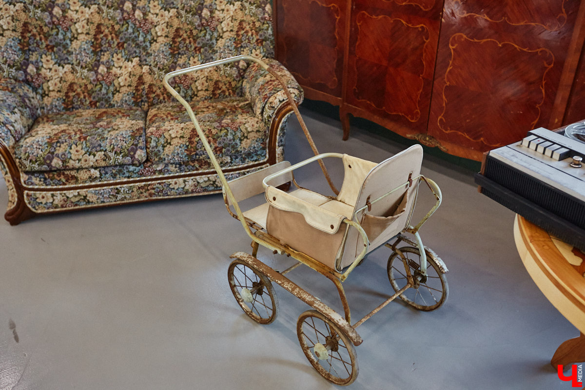 Частная коллекция семьи Жаровых        — весомая причина навестить город-музей. После открытия экспозиция насчитывала более двух тысяч объектов, сейчас собрание заметно выросло. В        нем уникальная техника, коляски, даже паровоз. «Ключ-Медиа» первым увидел новинку и        узнал, когда аналогичный локомотив будет курсировать между Суздалем и        Владимиром.