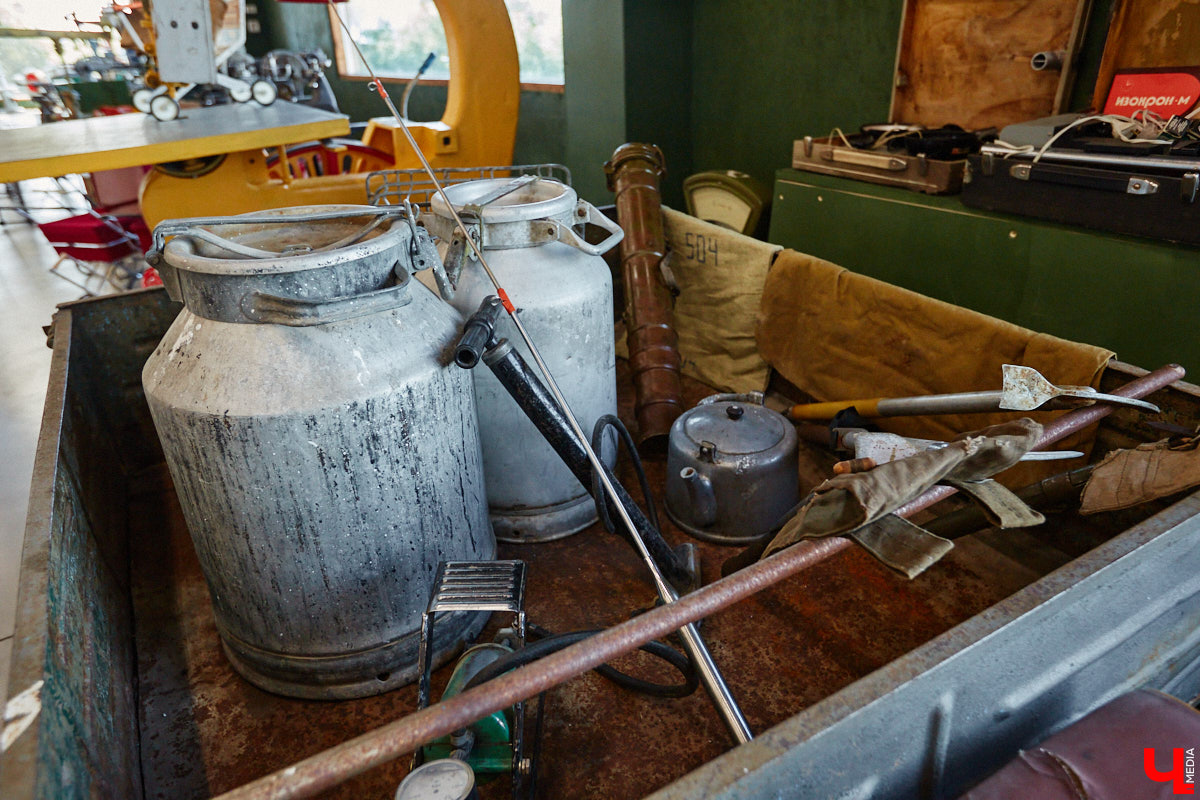 Частная коллекция семьи Жаровых        — весомая причина навестить город-музей. После открытия экспозиция насчитывала более двух тысяч объектов, сейчас собрание заметно выросло. В        нем уникальная техника, коляски, даже паровоз. «Ключ-Медиа» первым увидел новинку и        узнал, когда аналогичный локомотив будет курсировать между Суздалем и        Владимиром.