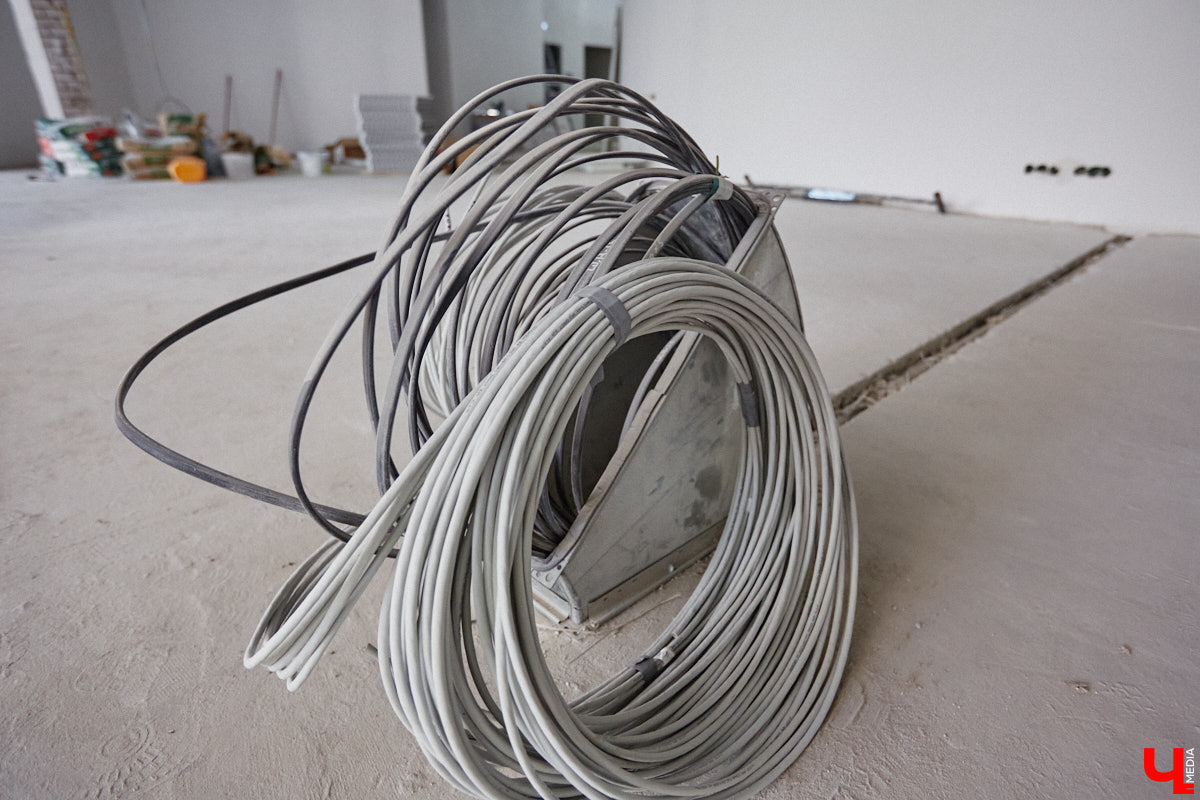 Владимирский планетарий готовится к переезду из Николо-Кремлевской церкви в здание «Звездного дома». Сейчас на финише отделочные работы в рамках первого этапа реконструкции. Впереди монтаж оборудования и обустройство купольного зала. Как сейчас выглядит будущий космический центр, выяснил «Ключ-Медиа».