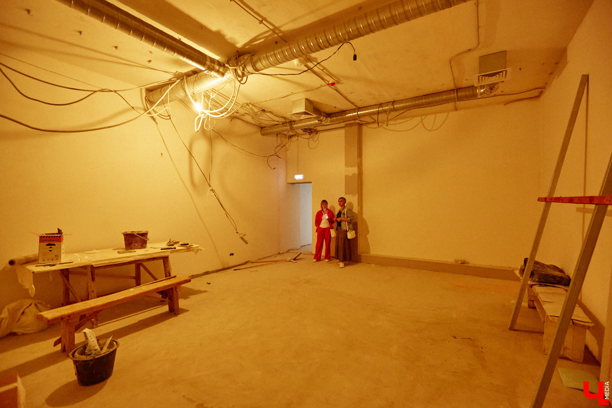 Владимирский планетарий готовится к переезду из Николо-Кремлевской церкви в здание «Звездного дома». Сейчас на финише отделочные работы в рамках первого этапа реконструкции. Впереди монтаж оборудования и обустройство купольного зала. Как сейчас выглядит будущий космический центр, выяснил «Ключ-Медиа».