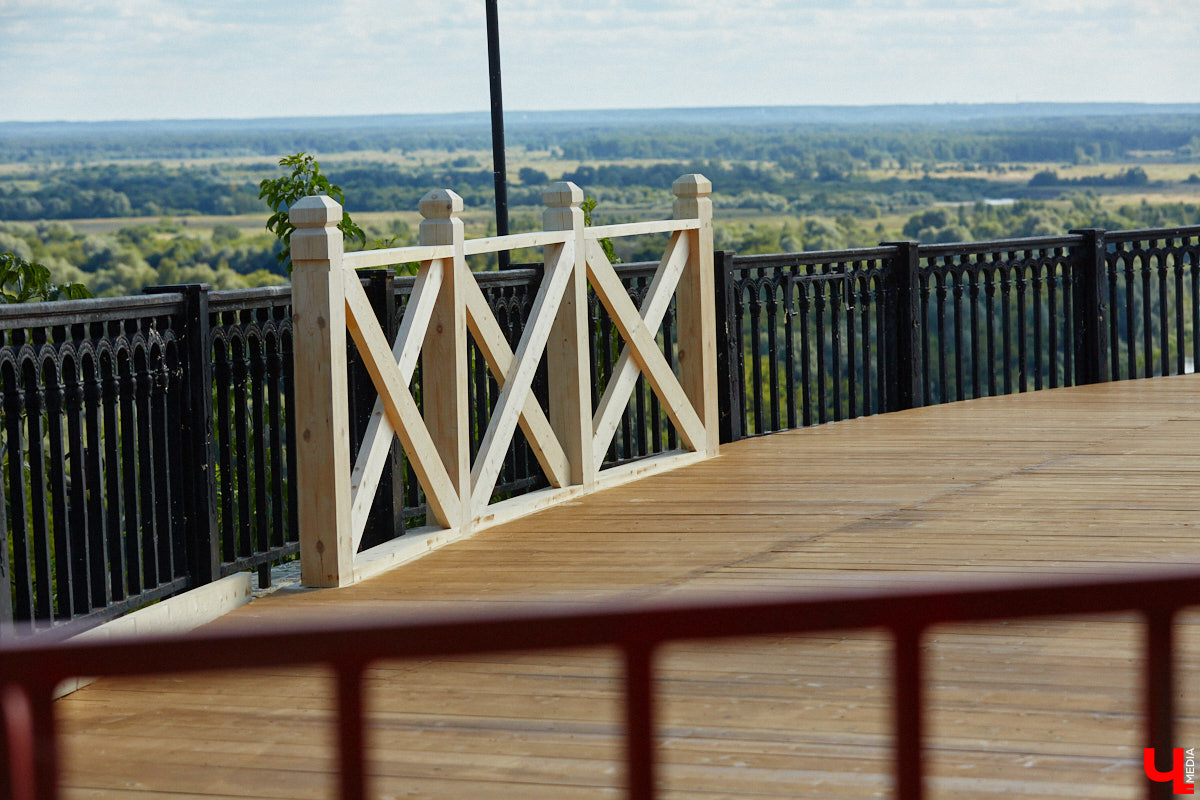 Наш любимый город снова именинник, и свое 1035-летие намерен отпраздновать с размахом. Все карты раскрыты: известно, кто станет хедлайнером и ждать ли торжественный салют. Собрали для вас всю необходимую информацию, чтобы программа Дня города не была сюрпризом, как погода.