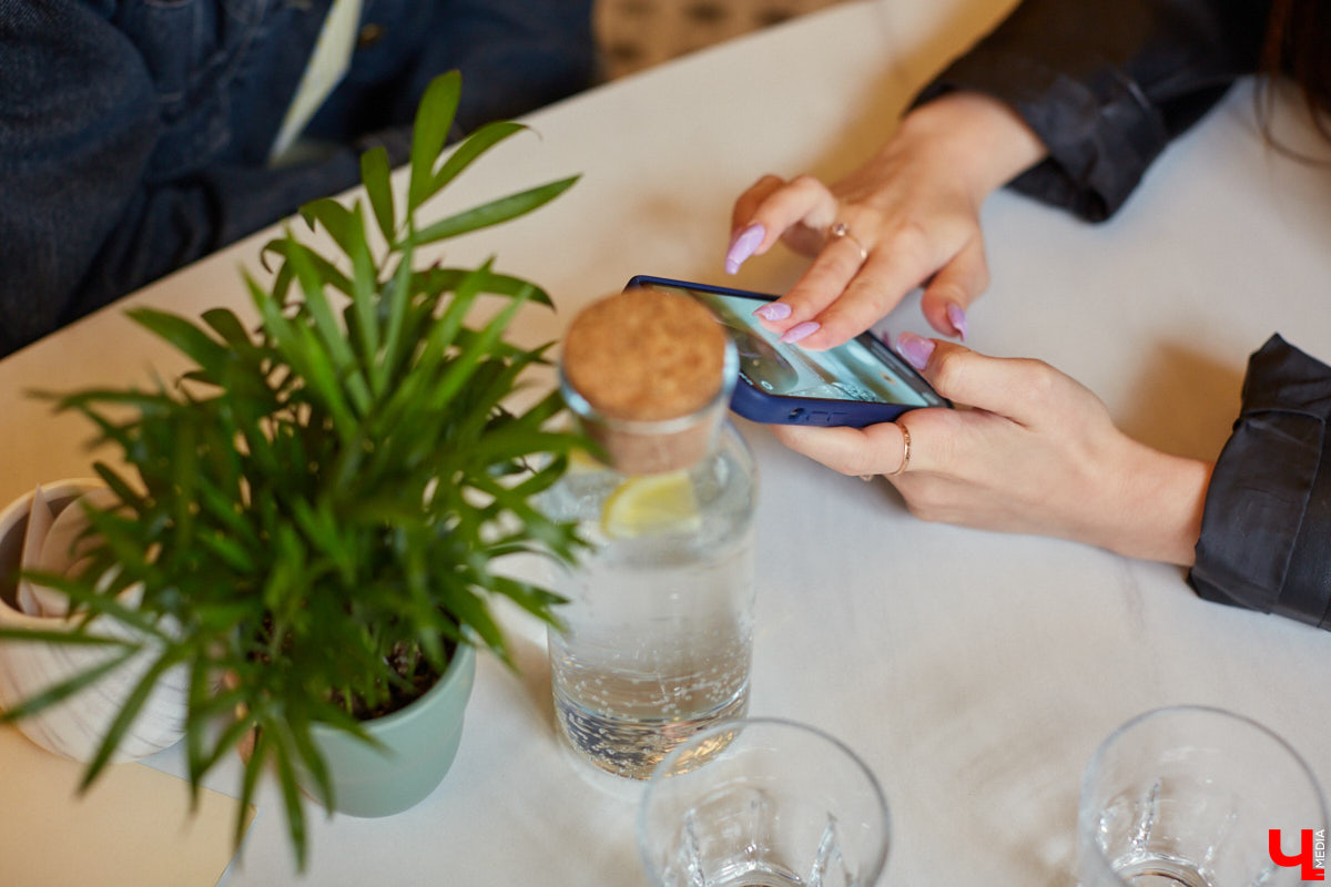 Проблема с доступом в Сеть стала актуальной для всех пользователей Владимирской области. Мобильный интернет безуспешно ловят тысячи горожан. Одним из решений призвана стать интерактивная карта со свободными зонами Wi-Fi. В каких же популярных локациях жители смогут найти бесплатную онлайн-среду?