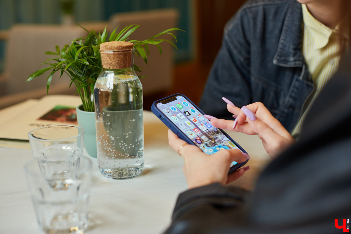 Проблема с доступом в Сеть стала актуальной для всех пользователей Владимирской области. Мобильный интернет безуспешно ловят тысячи горожан. Одним из решений призвана стать интерактивная карта со свободными зонами Wi-Fi. В каких же популярных локациях жители смогут найти бесплатную онлайн-среду?