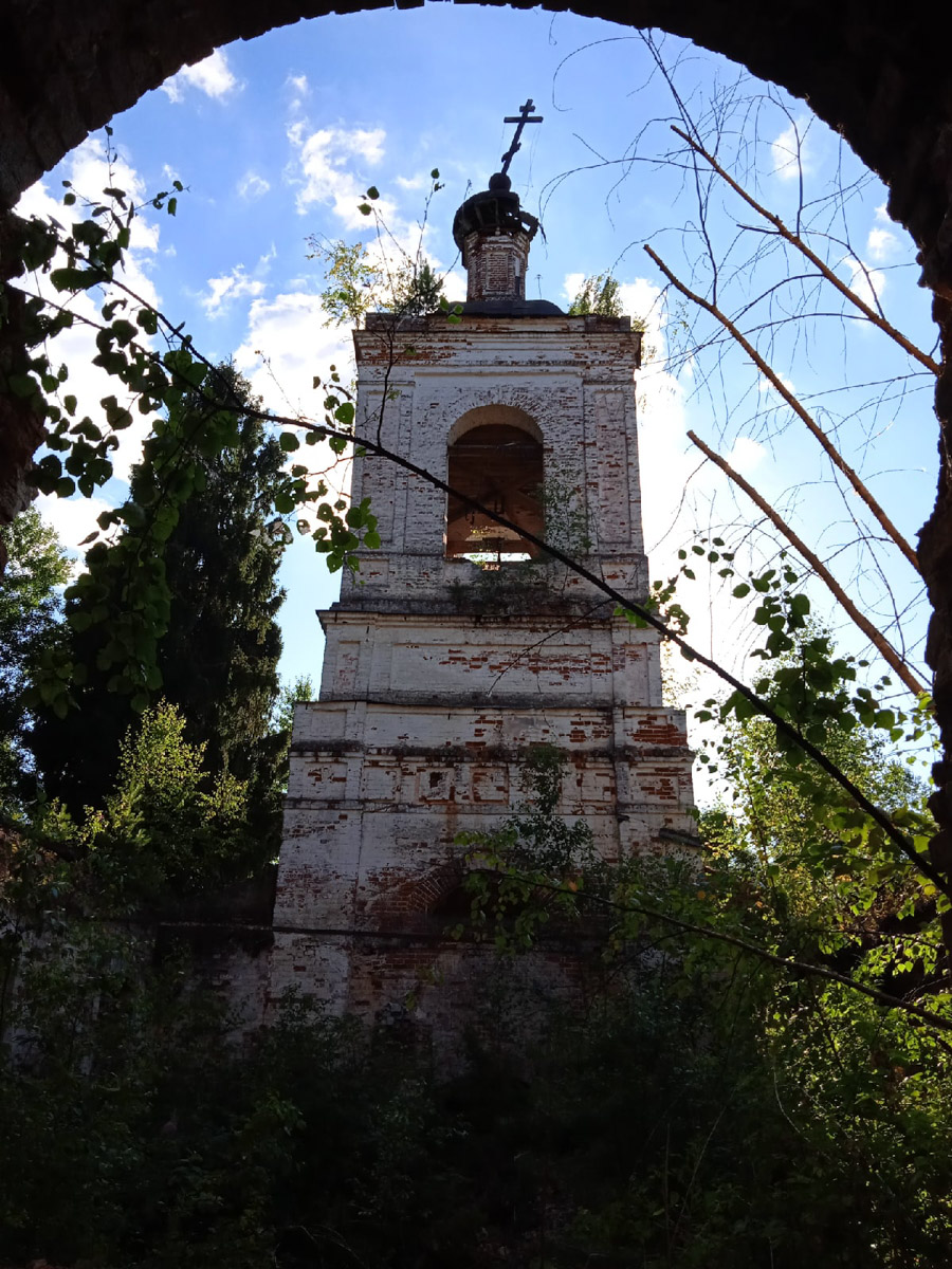 Есть во Владимирской области места с особой энергетикой. Их существование с давних времен сопровождается загадочными, даже порой пугающими легендами. Где-то земля уходит из-под ног, а где-то слышится звон оружия по ночам. Составили для вас список локаций, которые произведут впечатление на любителей острых ощущений.