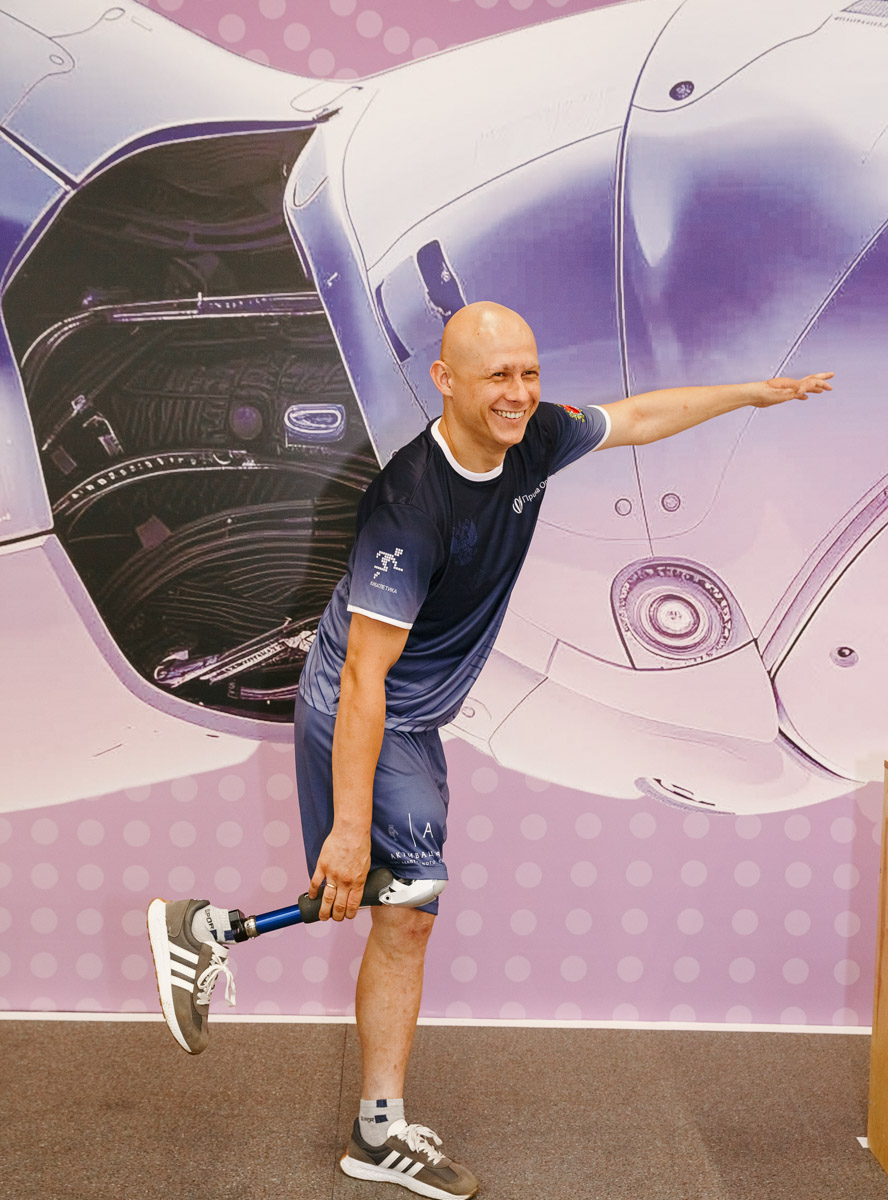 В Москве на площадке центра ассистивных технологий «Феникс» на ВДНХ прошел впечатляющий чемпионат «Кибатлетика-2025». 150 спортсменов, использующих современные ассистивные технологии, боролись за звание лучших в шести дисциплинах. Среди них и представители Владимирской области. Как они смогли сделать невозможное возможным — в нашем материале.