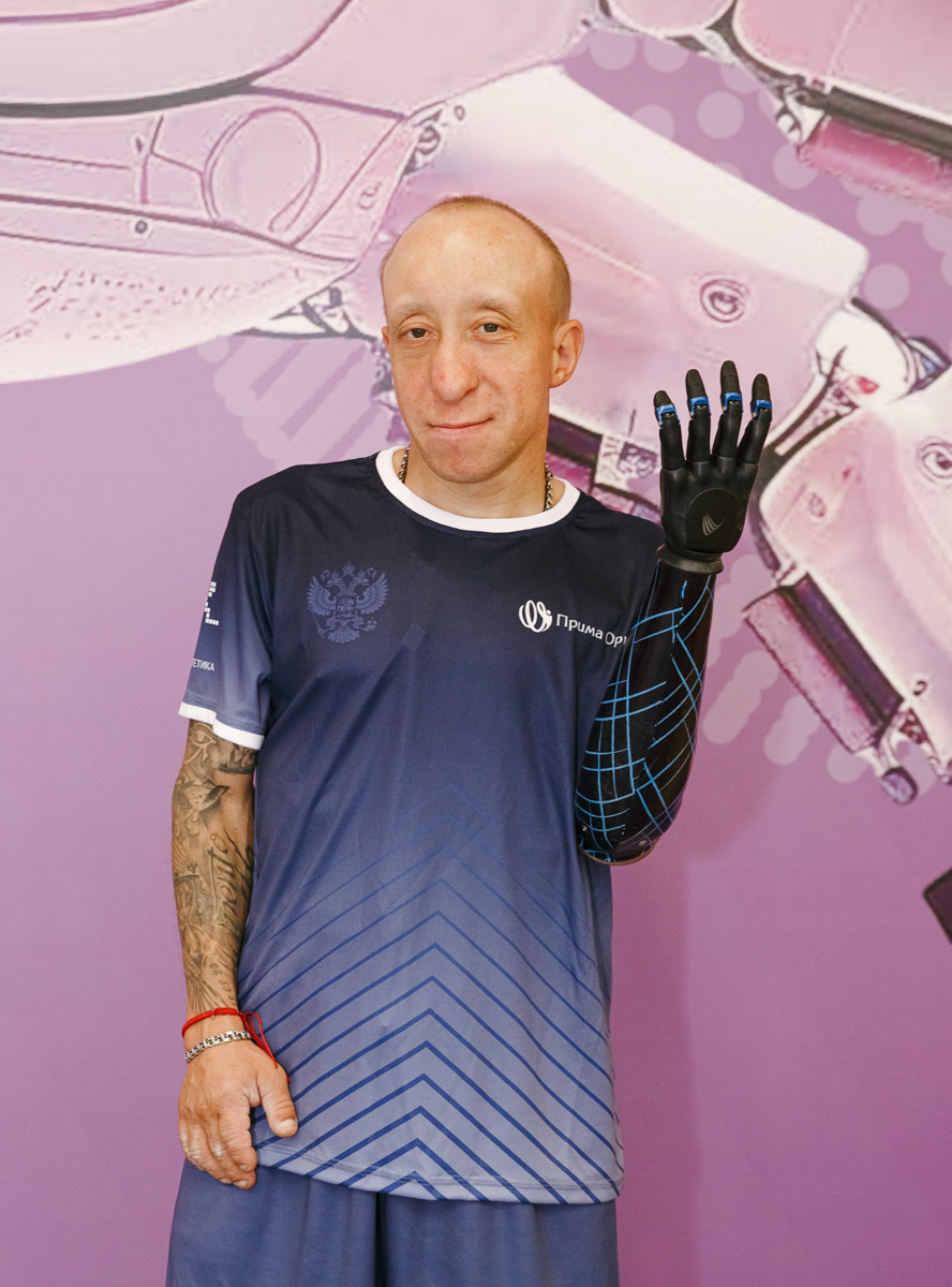 В Москве на площадке центра ассистивных технологий «Феникс» на ВДНХ прошел впечатляющий чемпионат «Кибатлетика-2025». 150 спортсменов, использующих современные ассистивные технологии, боролись за звание лучших в шести дисциплинах. Среди них и представители Владимирской области. Как они смогли сделать невозможное возможным — в нашем материале.