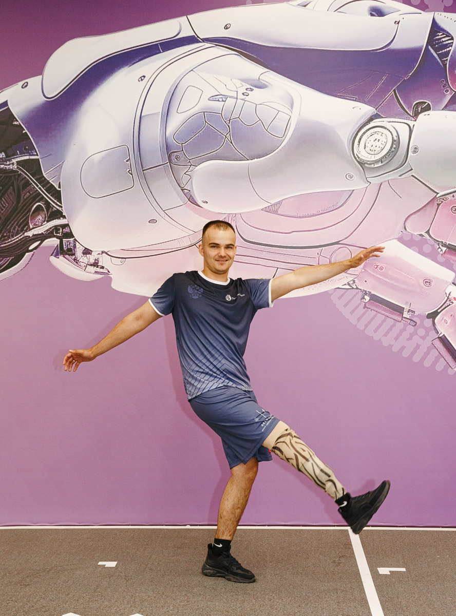 В Москве на площадке центра ассистивных технологий «Феникс» на ВДНХ прошел впечатляющий чемпионат «Кибатлетика-2025». 150 спортсменов, использующих современные ассистивные технологии, боролись за звание лучших в шести дисциплинах. Среди них и представители Владимирской области. Как они смогли сделать невозможное возможным — в нашем материале.