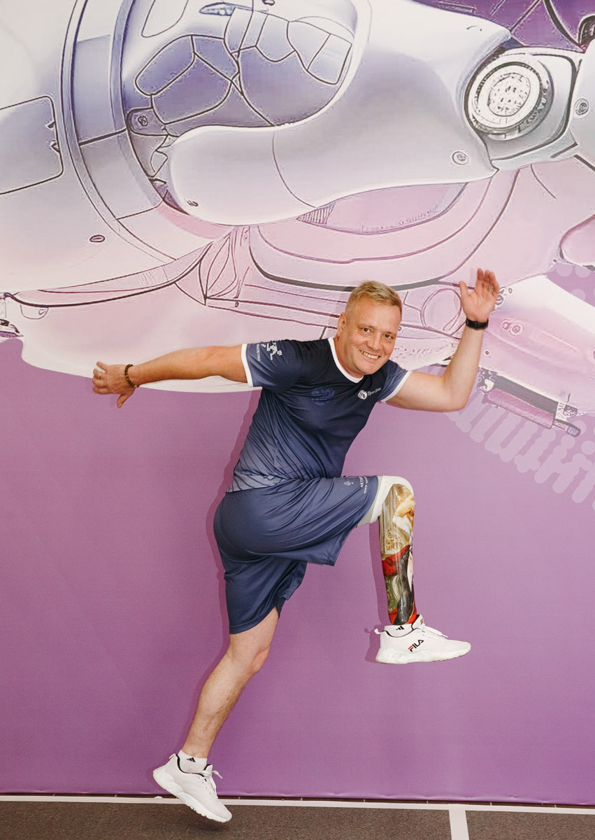 В Москве на площадке центра ассистивных технологий «Феникс» на ВДНХ прошел впечатляющий чемпионат «Кибатлетика-2025». 150 спортсменов, использующих современные ассистивные технологии, боролись за звание лучших в шести дисциплинах. Среди них и представители Владимирской области. Как они смогли сделать невозможное возможным — в нашем материале.