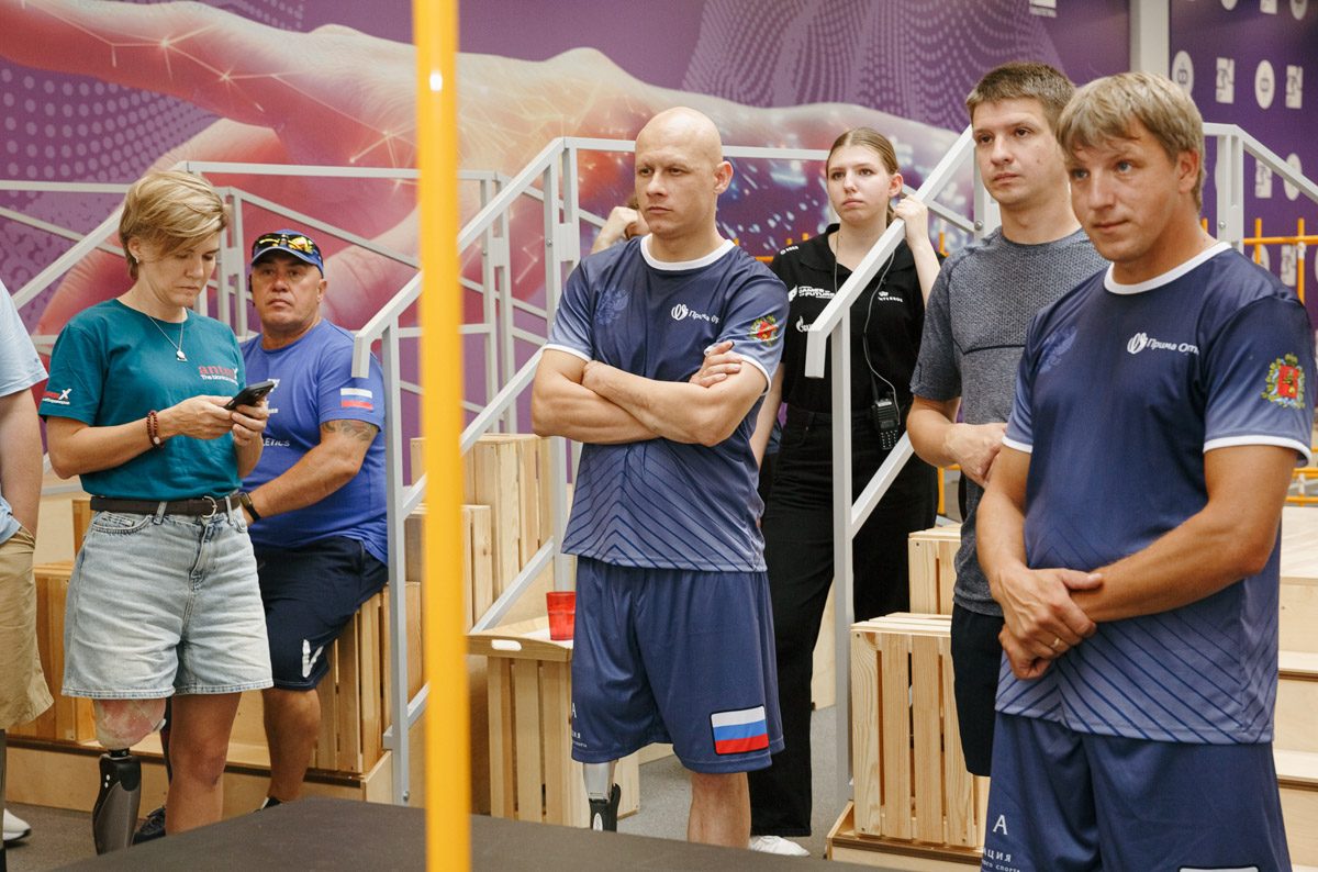 В Москве на площадке центра ассистивных технологий «Феникс» на ВДНХ прошел впечатляющий чемпионат «Кибатлетика-2025». 150 спортсменов, использующих современные ассистивные технологии, боролись за звание лучших в шести дисциплинах. Среди них и представители Владимирской области. Как они смогли сделать невозможное возможным — в нашем материале.